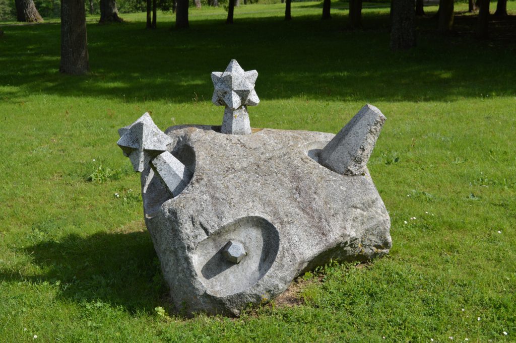 Akmens skulptūra